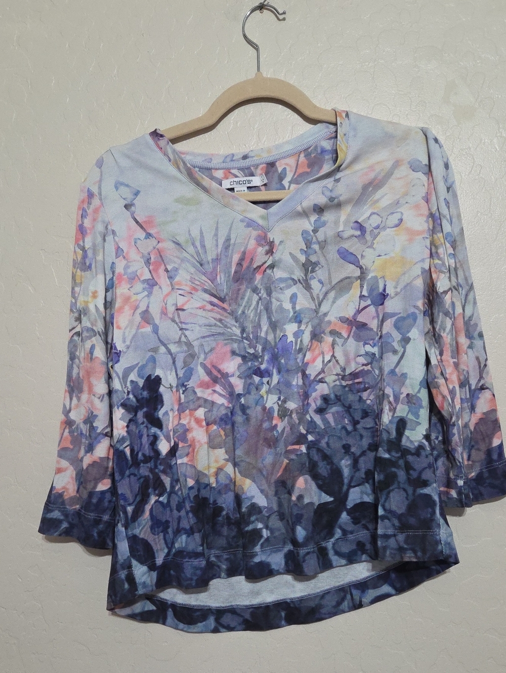 Chico's Multi‑Color Floral Watercolor V‑Neck 3/4 Sleeve Top